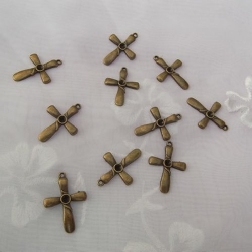 Lot de 4 breloques croix bronze 30x21mm