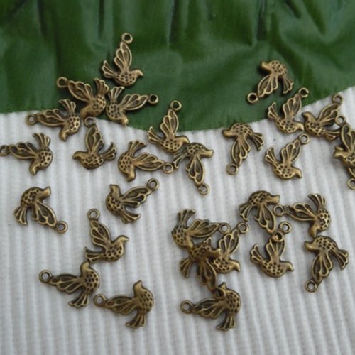 Lot de 5 breloques oiseaux colombe hirondelle ciselé bronze plein 13x10mm