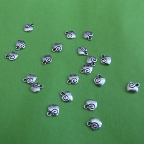 Lot de 10 breloques forme coeur argent tibétain 10x8x2mm plein