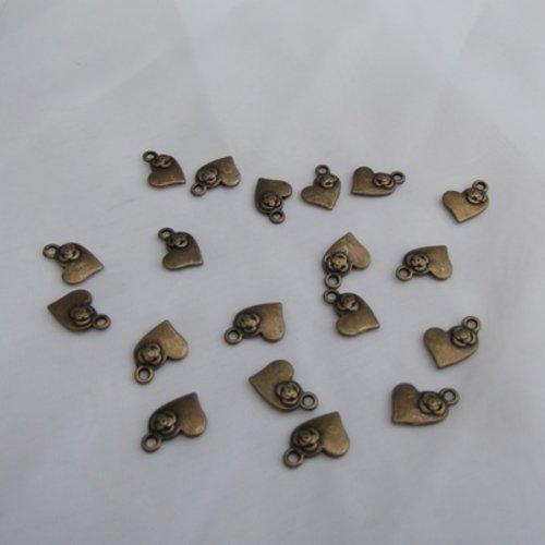 Lot de 10 breloques coeur fleurs bronze 14x10mm