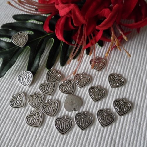 Lot de 2 pendentifs breloques "coeur avec année 2016" argent tibétain 17.5x17mm