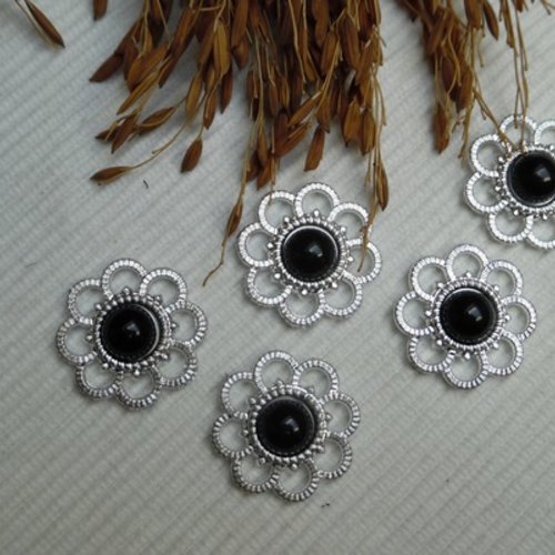 3 cabochons noirs fleur argenté 26x7.5mm acrylique