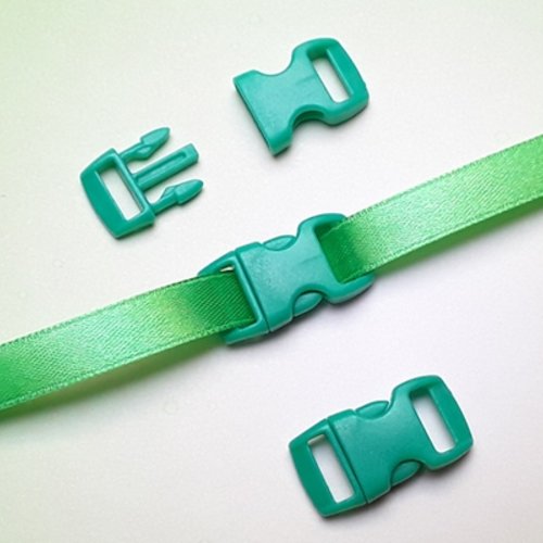 1 fermoir à clip vert 28x15mm plastique rigide 