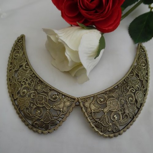 Support collier col fleur ciselé, articulé bronze de 12x4cm