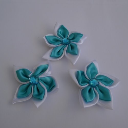  lot de 3 fleurs bleues turquoise blanche strass 6cm à 5 pétales double satin
