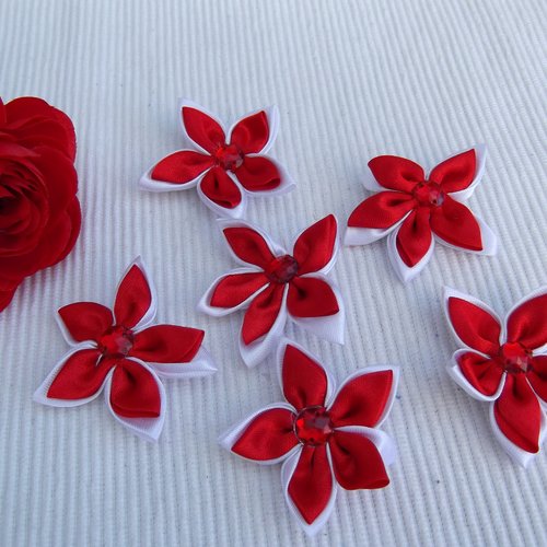 Lot de 3 fleurs rouges blanches strass 6cm à 5 pétales double satin