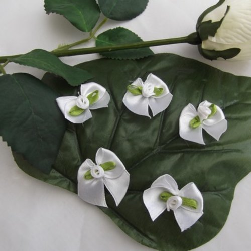 Lot de 10 fleurs blanches noeuds papillon 30x27mm