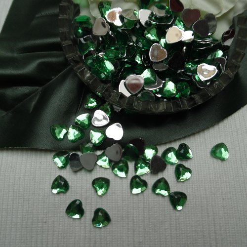 10 cabochons coeur à facette vert foncé 10mm acrylique épaisseur 2.7mm