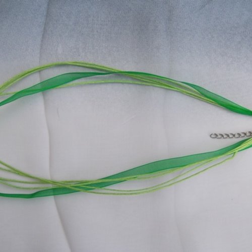 Collier corde vert anis ruban organza vert foncé 43cm