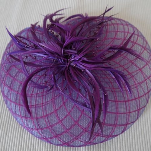 1 chapeau bibi violet  21x17cm verso broche et pince 
