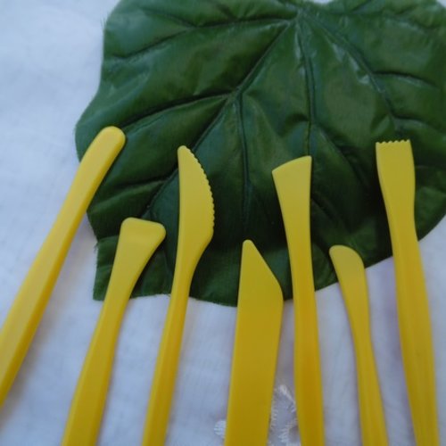 7 couteaux spatules 15cm