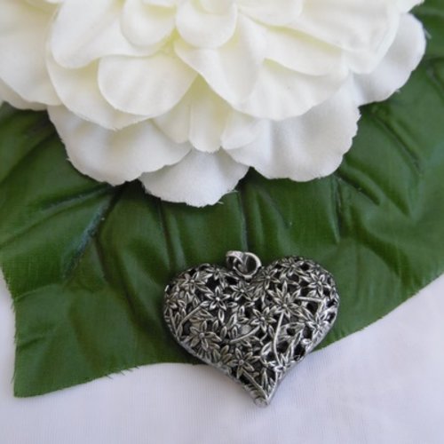 1 pendentif coeur ciselé filigrané ajouré argenté 3.4x3.9x1cm