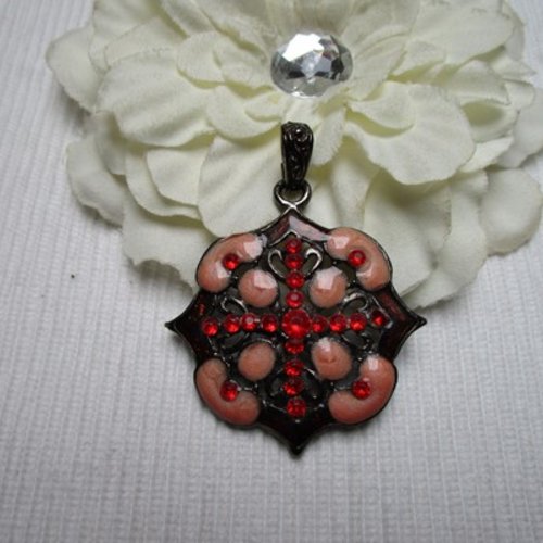 Pendentif style ethnique 6x4.7cm strass émail cuivre argenté gunmétal 