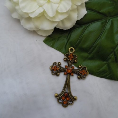  pendentif croix médiévale 7x4.6x0.5cm ciselé ajouré avec strass orange bronze 