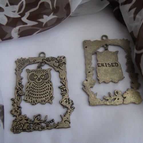 1 pendentif hibou chouette ciselé 6.7x5.1cm pendant dans un cadre 