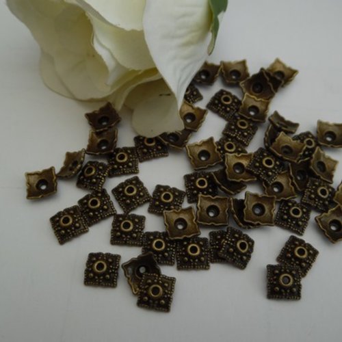Lot de 10 coupelles fleurs 8mm en carré 11.7mm en losange bronze