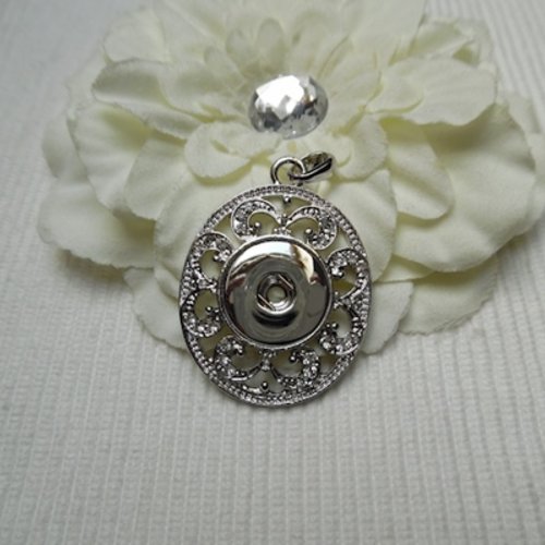 Pendentif ovale ajouré 5.3x3.5cm strass métal pour bouton pression