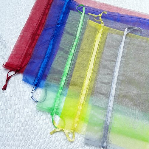 5 ballotins 29x20cm 1 rouge 1 jaune,1 vert 1 gris 1 bleu sachets organza