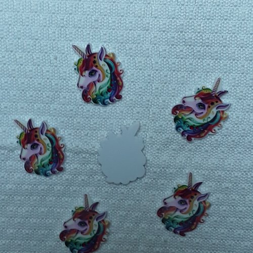 1 cabochon licorne 3.9x2.8mm résine multicolore