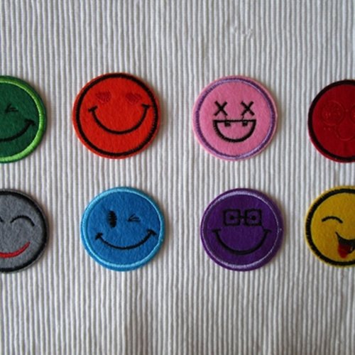 1 applique écusson smiley émoticône 4.5cm vert noir velours brodé
