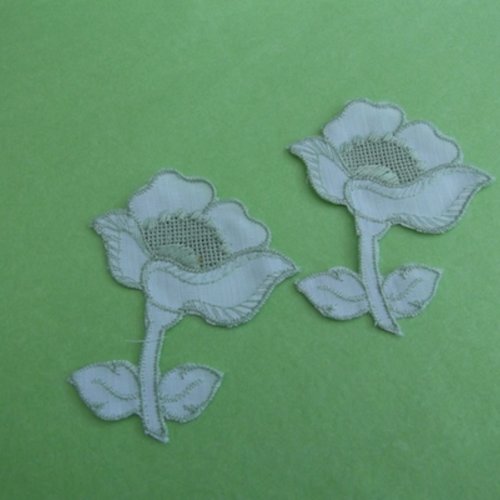 1 applique fleur verte 7x5.5cm polyester fil