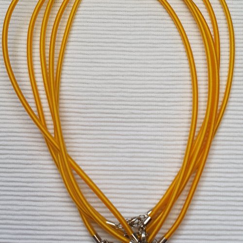 1 support collier en tissus jaune de 3.5mm 45cm