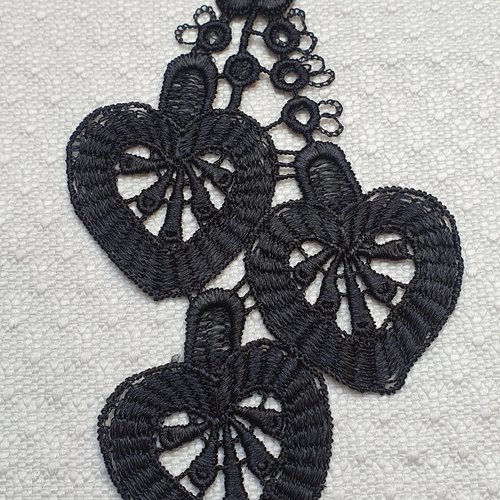Applique coeur noire 14.5x7.5cm guipure coton enduit an015a