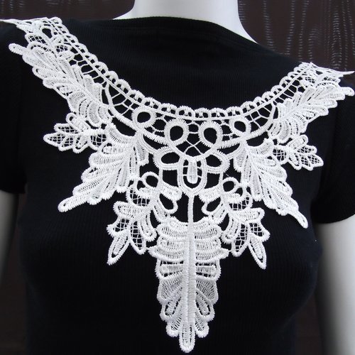 Plastron blanc guipure encolure coton enduit 34.5x19.5cm gpb20