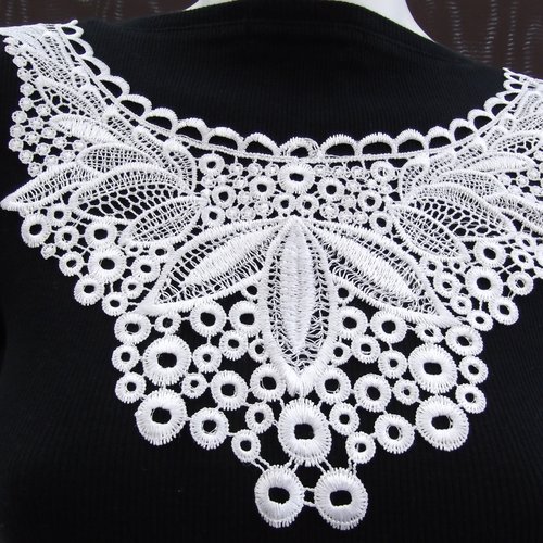 Plastron blanc guipure encolure coton enduit 31.5x16cm gpb23