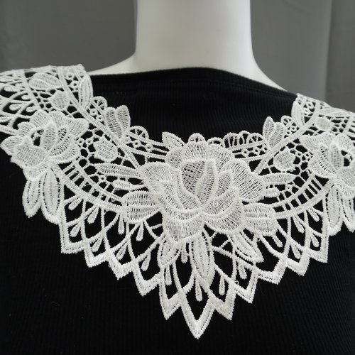 Plastron blanc guipure encolure coton enduit 31x13.5cm gpb46
