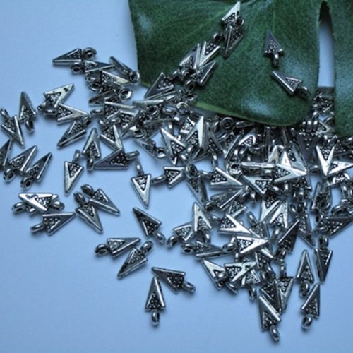 12 breloques triangle à pois 10x4.5mm argent tibétain