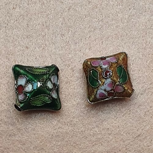 2 perles cloisonnées losange toupie doré et vert 17x16mm
