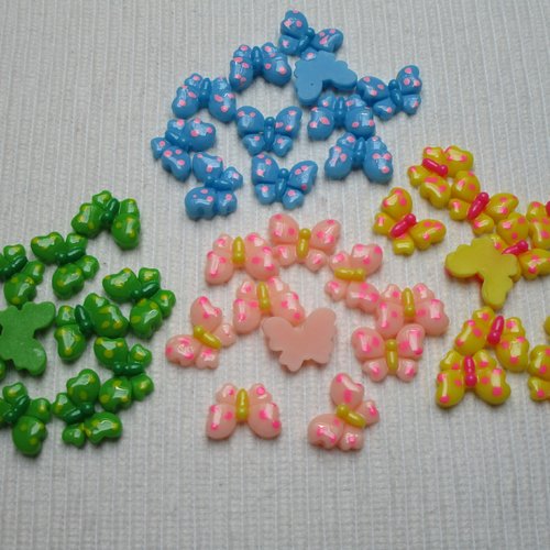 2 cabochons papillon vert à pois 13.7x10.6mm résine