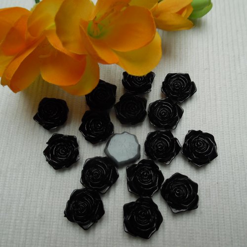2 cabochons fleur noire nacré 18mm résine épaisseur 6.7mm