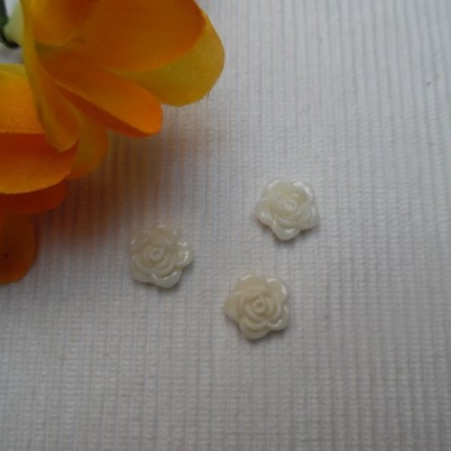 3 cabochons fleur ivoire nacrée 14.3mm résine épaisseur 5.2mm