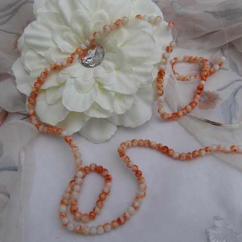 25 perles ronde marbrée 4.8x4.1mm verre orange ivoire