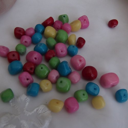 3 perles difforme jade jaune de 8 à 12mm aléatoire