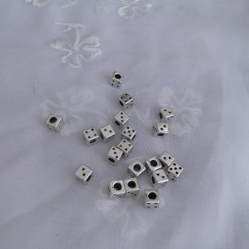 1 perle charm dé de jeu cube carré 9x9mm argent tibétain
