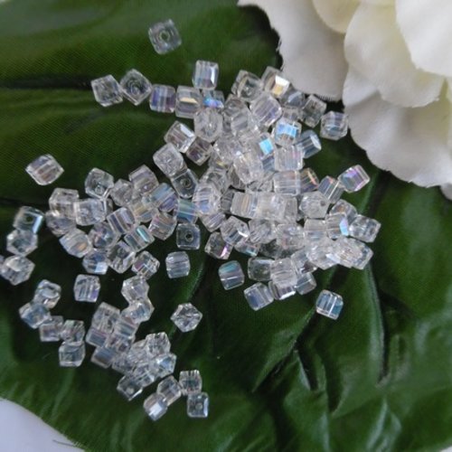 10 perles carrée à facette 4.5x4mm verre blanc à reflet ab