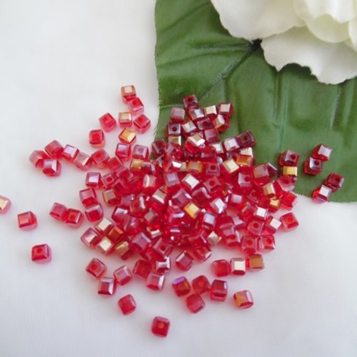 10 perles carrée à facette 4.5x4mm verre rouge à reflet