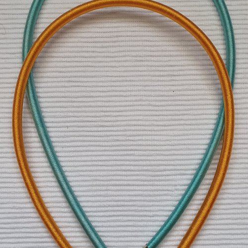 1 support collier en tissus bleu de 5.3mm 45cm