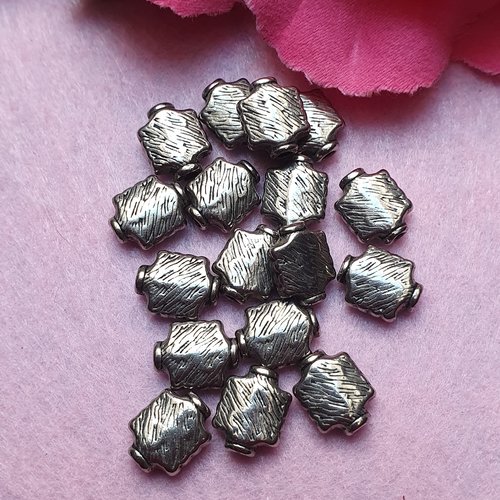 8 perles palet ciselé 9.6x7.7mm argent tibétain trou de 1.7mm. lourde
