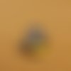 Pendentif goutte jaune 33x16mm strass argent tibétain