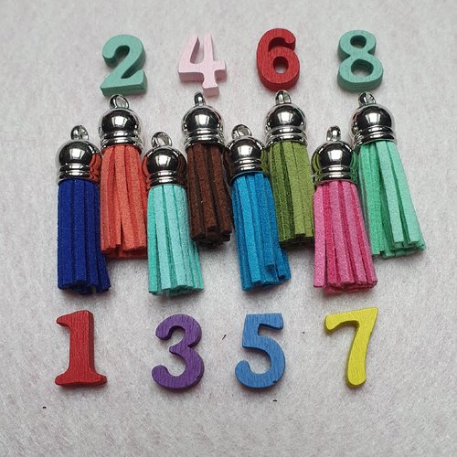 1 pompon vert n°8 frange 35x10mm suédine