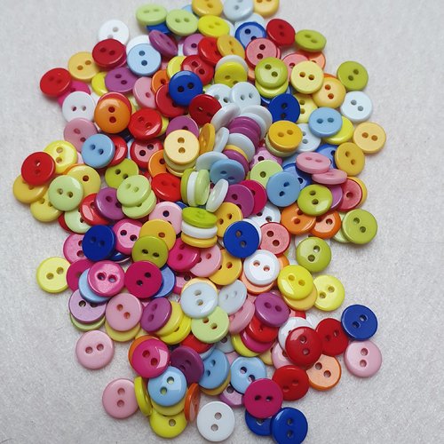 6 boutons fuchsia 8mm résine 2 trous