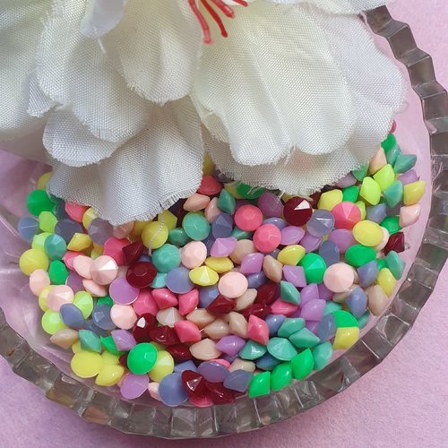 50 cabochons jaune fluo cône 6mm acrylique