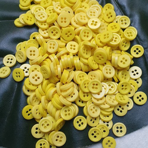 8 boutons jaune vif 9x2mm résine rond
