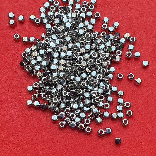 40 perles carrée 3.2x3.2mm acrylique argenté gris