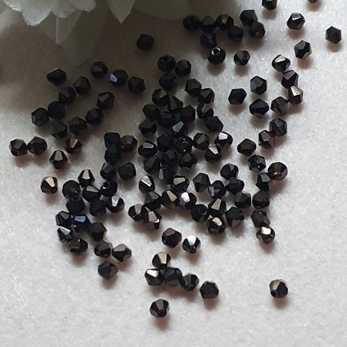 50 perles cristal noire 4x3mm à facette toupie.trou de 0.8mm