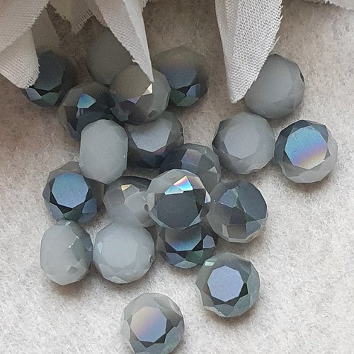 2 perles cristal gris bleuté 10x7mm à facette ronde plate. trou de 1mm